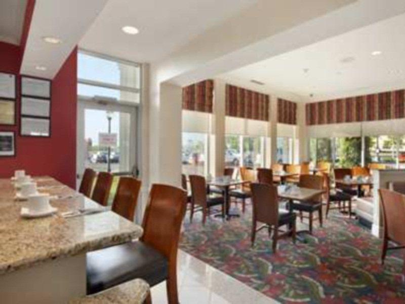 Hilton Garden Inn West Edmonton Exteriör bild