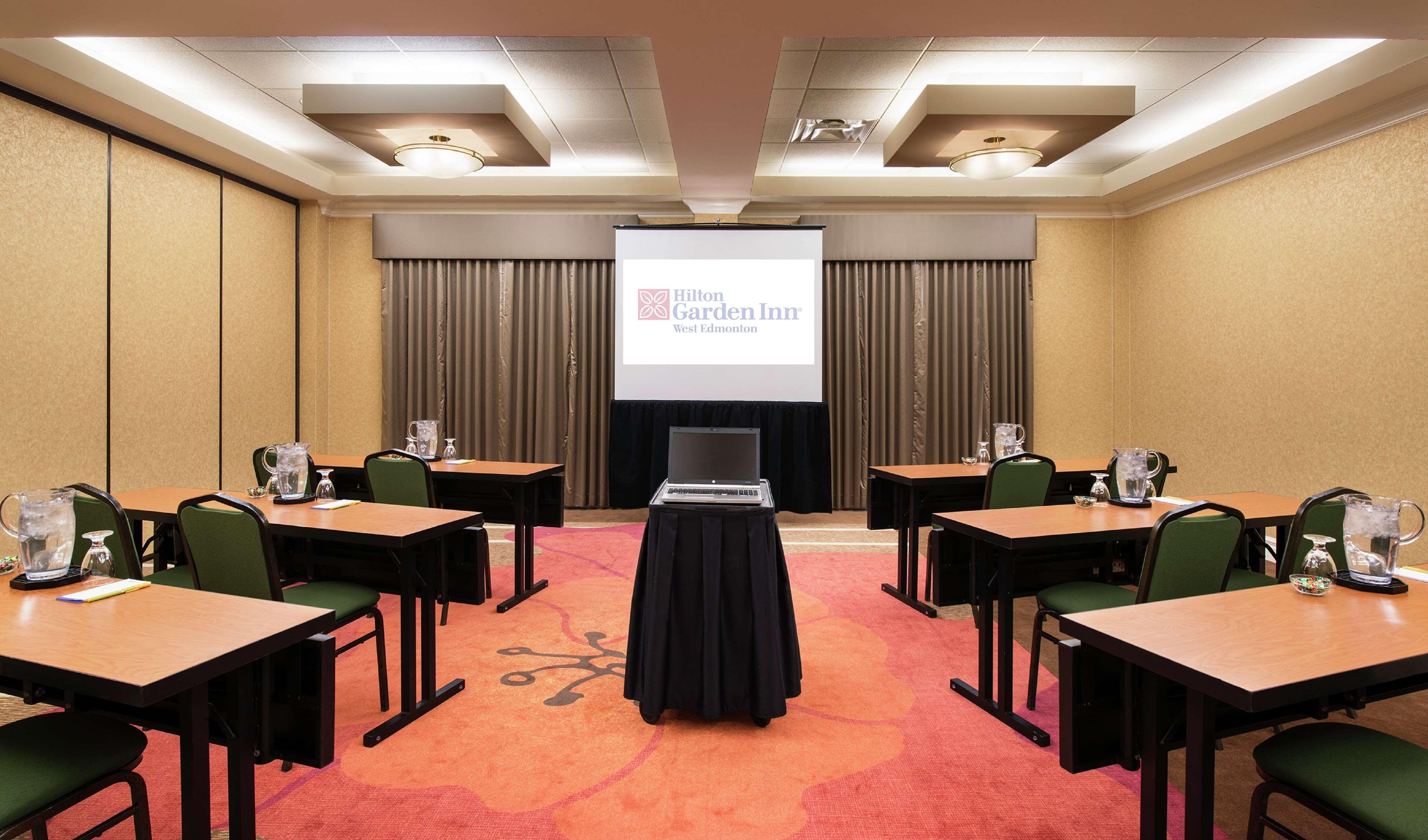 Hilton Garden Inn West Edmonton Exteriör bild