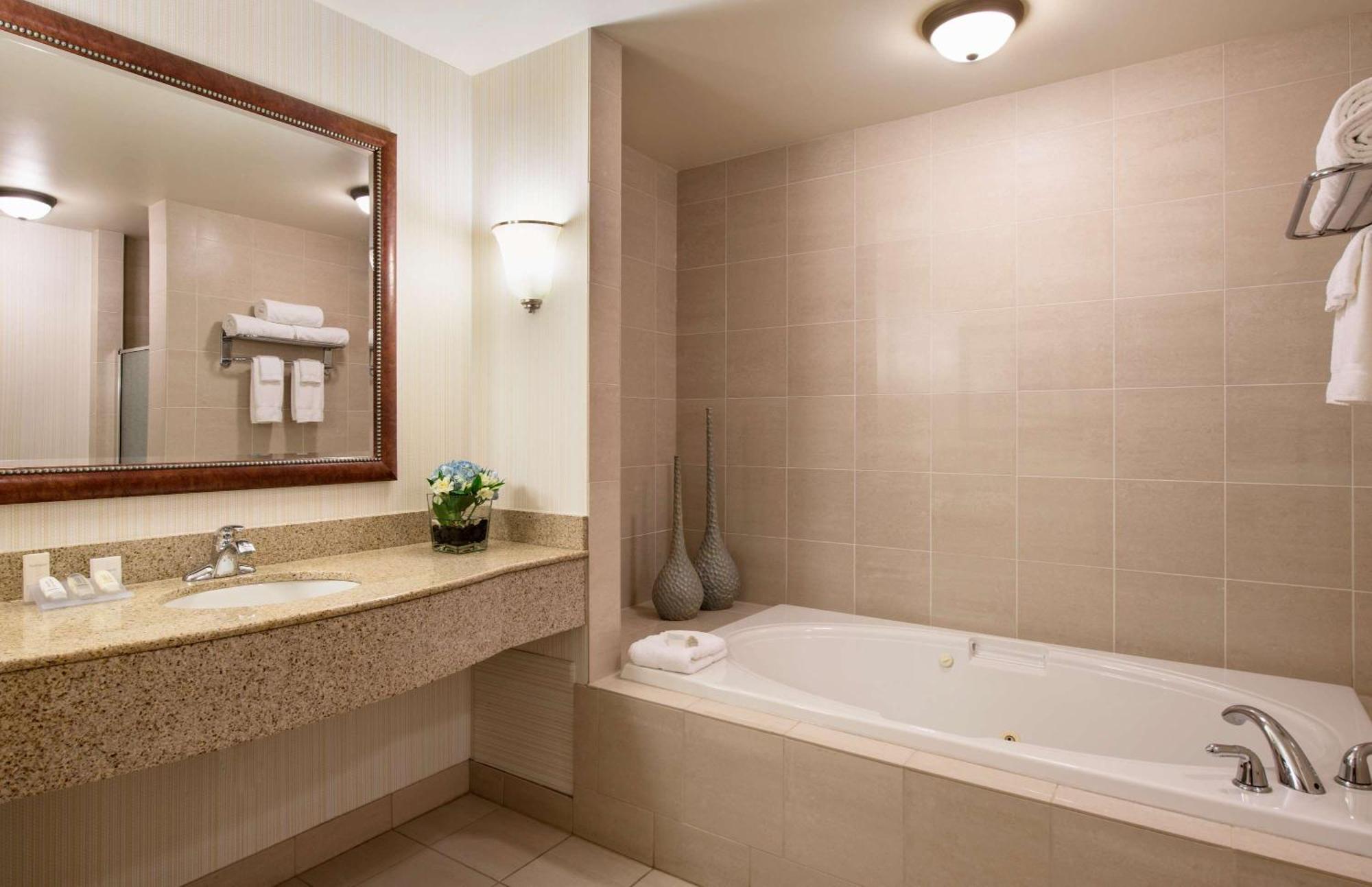 Hilton Garden Inn West Edmonton Exteriör bild