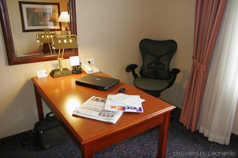 Hilton Garden Inn West Edmonton Rum bild